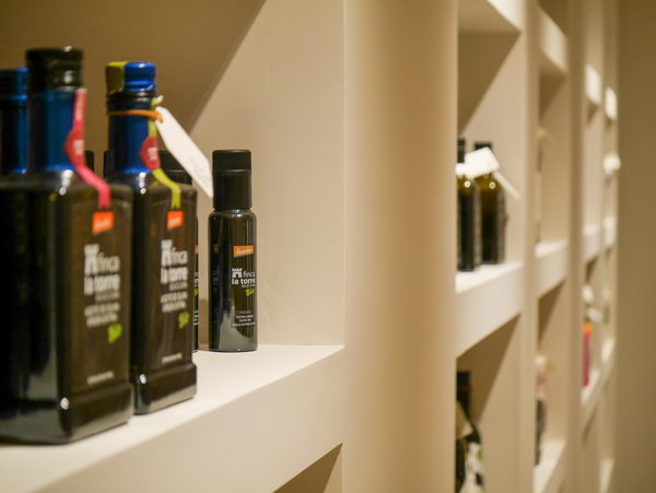 Selección de aceites de oliva virgen extra para catar en la oleoteca de Granada